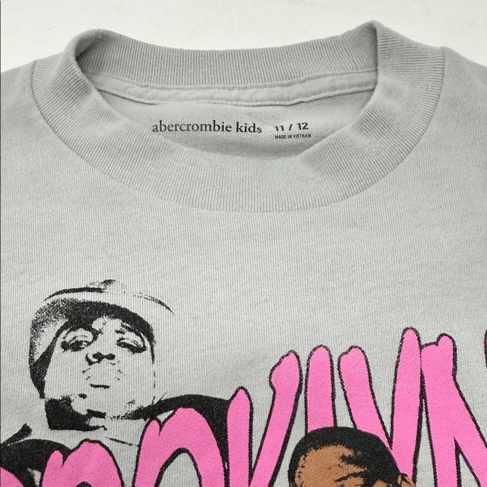Abercrombie Kids Boys Light Gray Biggie Notorious Graphic Tee size 11/12
